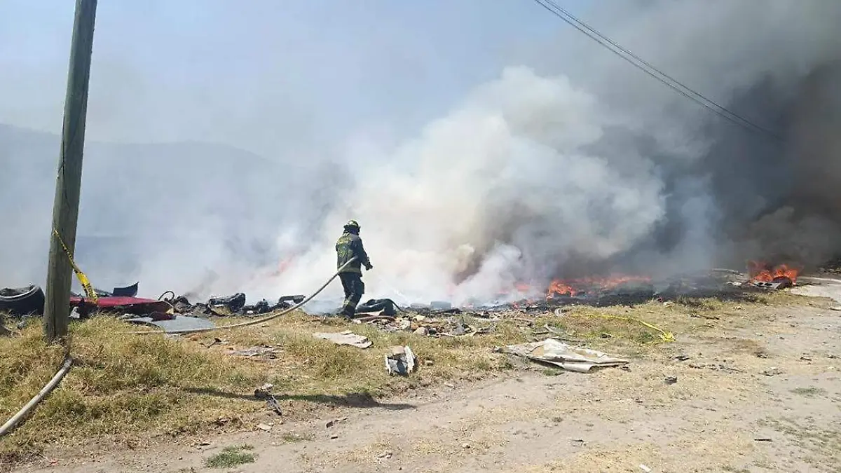 Un voraz incendio en el Bosque de La Calera, al sur-oriente de la ciudad de Puebla, consumió ayer varias porciones de superficie vegetativa